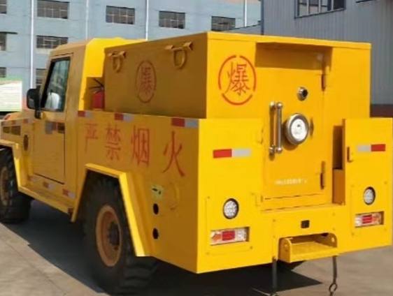 哈密凯龙爆破器材运输车：保障爆破任务的安全运行